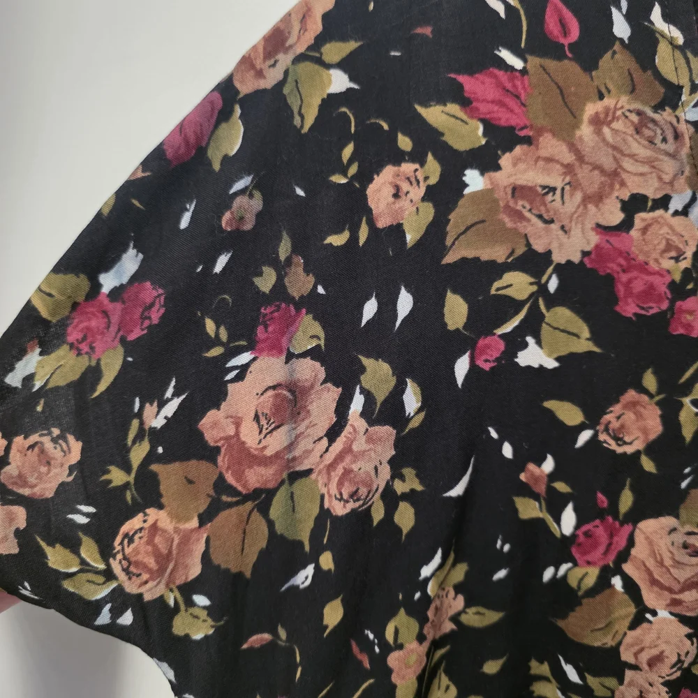 Vintage 80's Chic Floral Midi Dress in Black - Picture 4 of 9